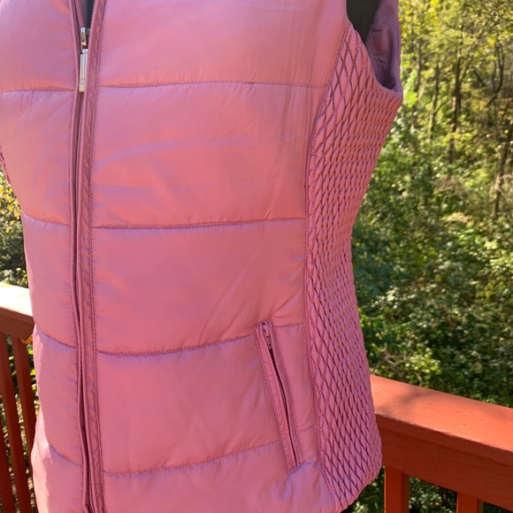 5 for $30.  Liz Claiborne Dusty Rose Puffer Vest - Picture 12 of 14